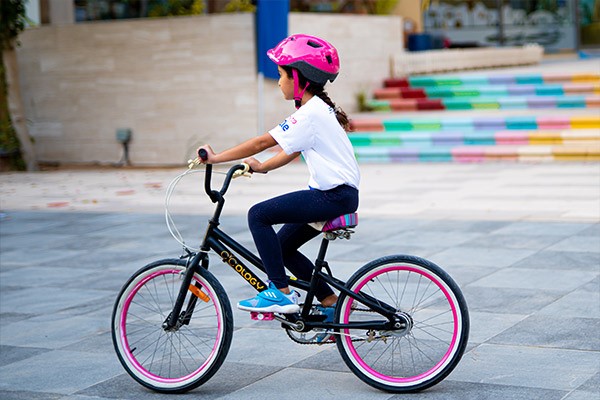 تكريم -  برنامج تعلم ركوب دراجات - أبوظبي 