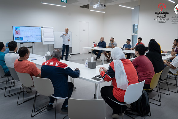 " الدورة التدريبية الثانية لتأهيل المدربين والمساعدين الرياضيين "